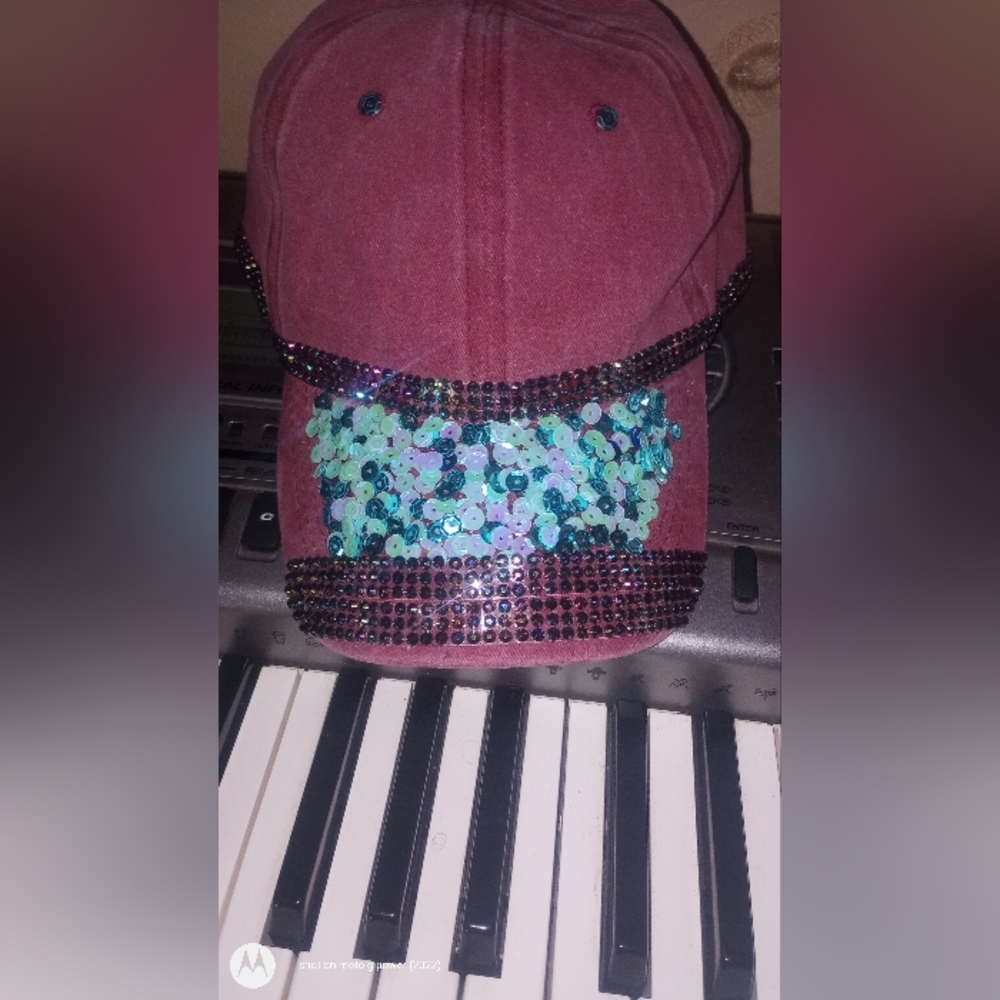 HAT'S - Picture 8 of 11